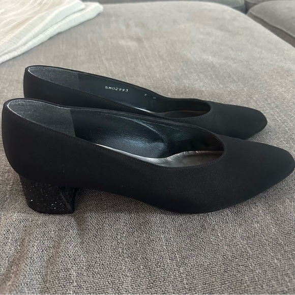 Stuart Weitzman black pumps sparkle heels low SZ 9 prom dance classic neutral - Picture 1 of 8
